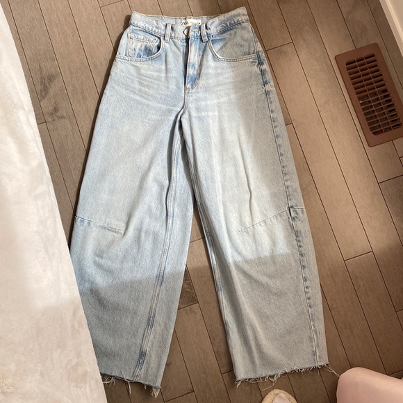 Zara wide leg jean with detail - worn once - Picture 1 of 4